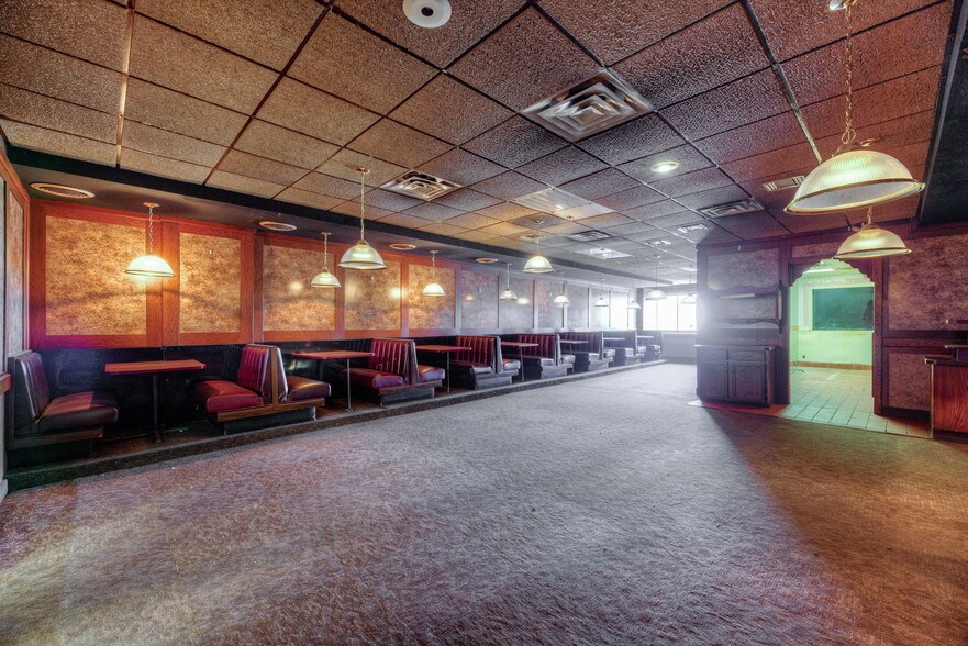 More Photos Of 421 7th St E, Saint Paul Restaurant For Sale