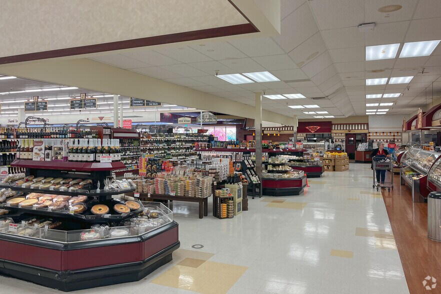 More Photos Of 1915 Douglas Blvd, Roseville Supermarket For Sale