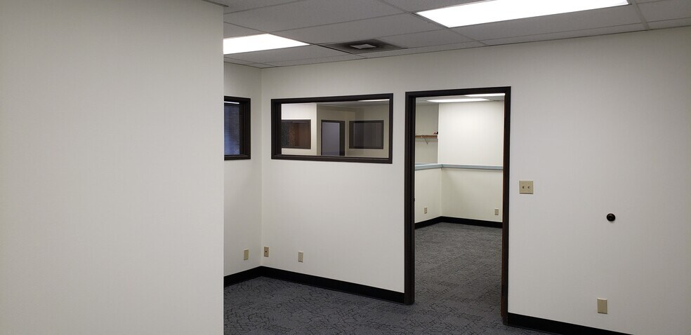 More Photos Of 7141 Valjean Ave, Van Nuys Office For Sale