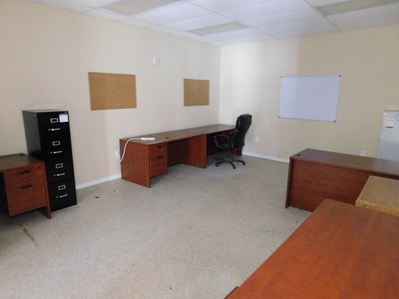 More Photos Of 1512 E Gary Rd, Lakeland Flex For Sale