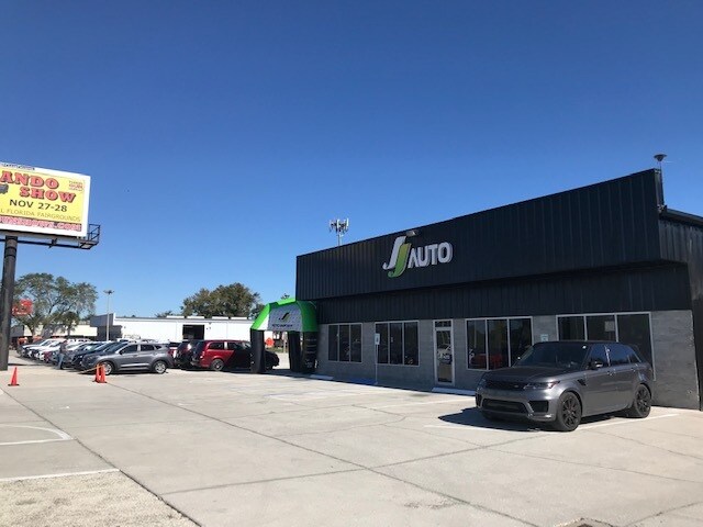 More Photos Of 3165 N John Young Pky, Orlando Showroom For Lease