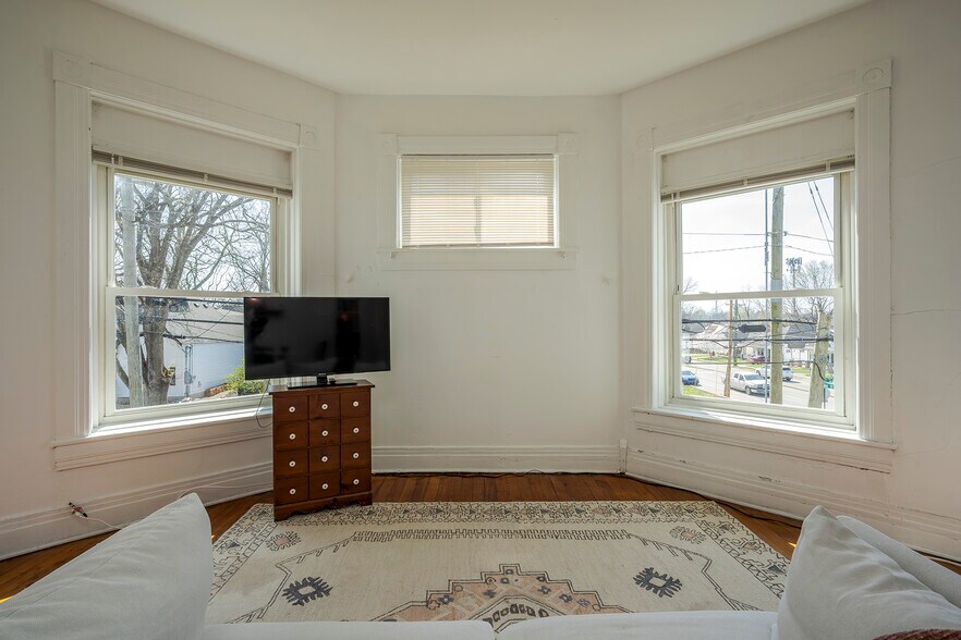 More Photos Of 199 E Loudon Ave, Lexington Office Residential For Sale