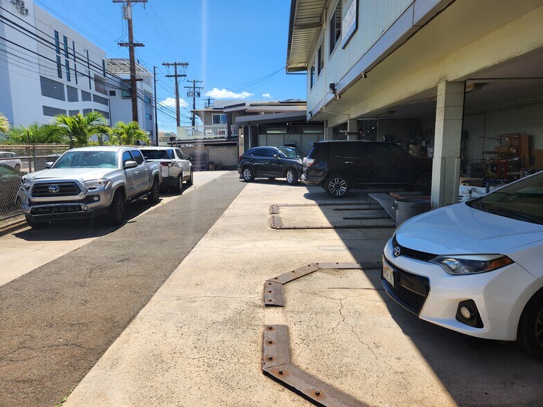 More Photos Of 2015 Kalani St, Honolulu Warehouse For Sale