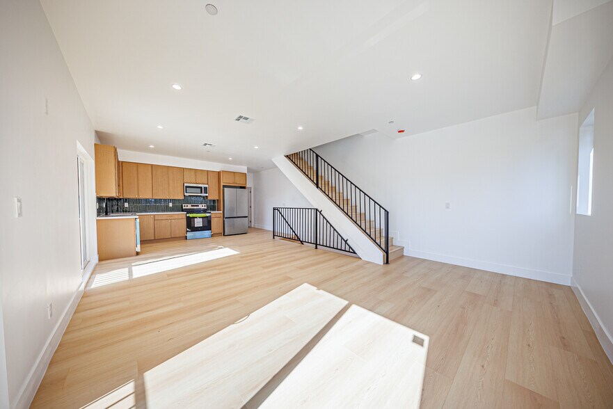 More Photos Of 2938 S Sycamore Ave, Los Angeles Apartments For Sale