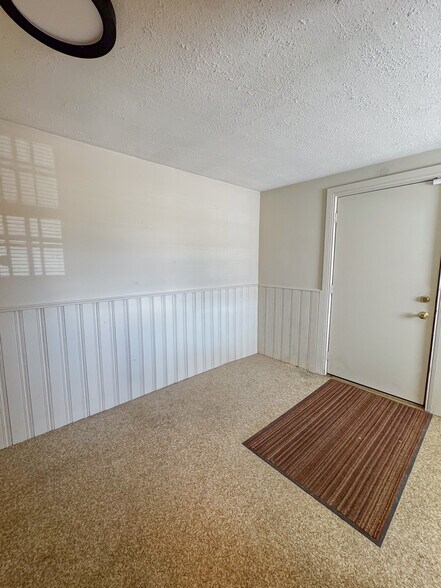 More Photos Of 124 E Main Rd, Middletown General Retail For Lease
