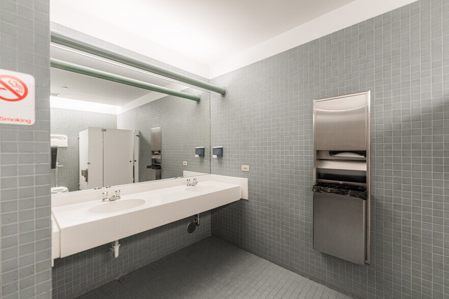 More Photos Of 290 Springfield Dr, Bloomingdale Medical For Lease