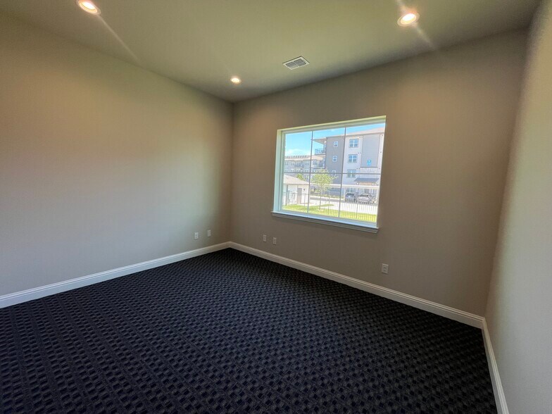 More Photos Of 6000 Alma Rd, McKinney Office For Sale