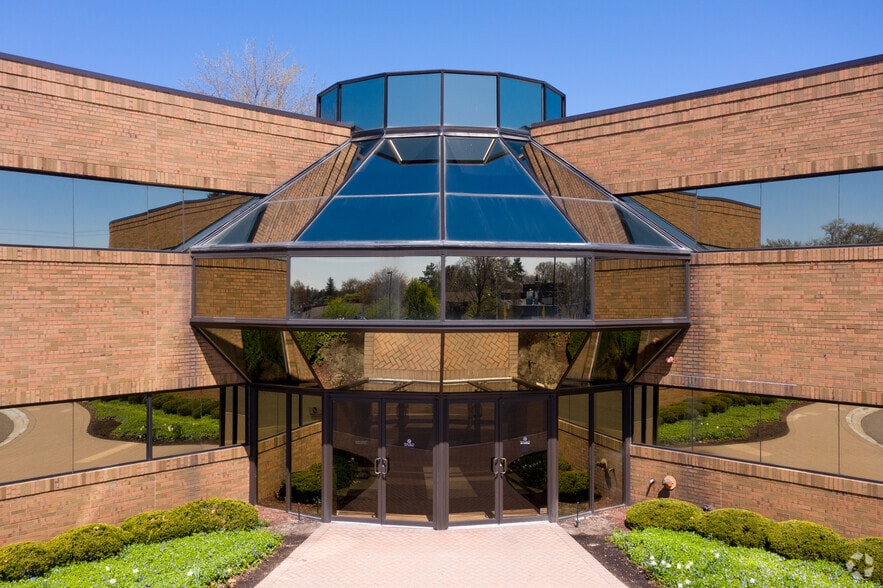 More Photos Of 33300 5 Mile Rd, Livonia Office For Lease