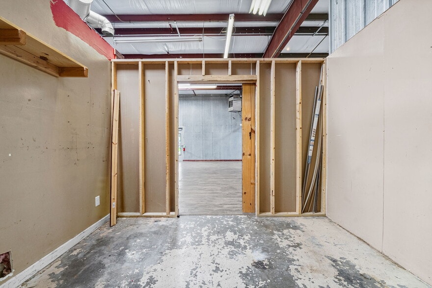 More Photos Of 1761 Jardco Dr, Clarksville Warehouse For Lease