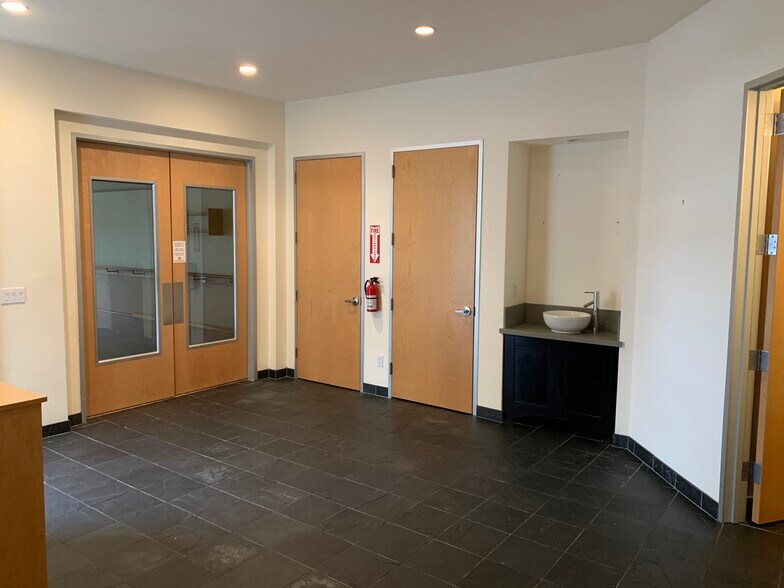 More Photos Of 16315 Monterey Hwy, Morgan Hill Freestanding For Lease