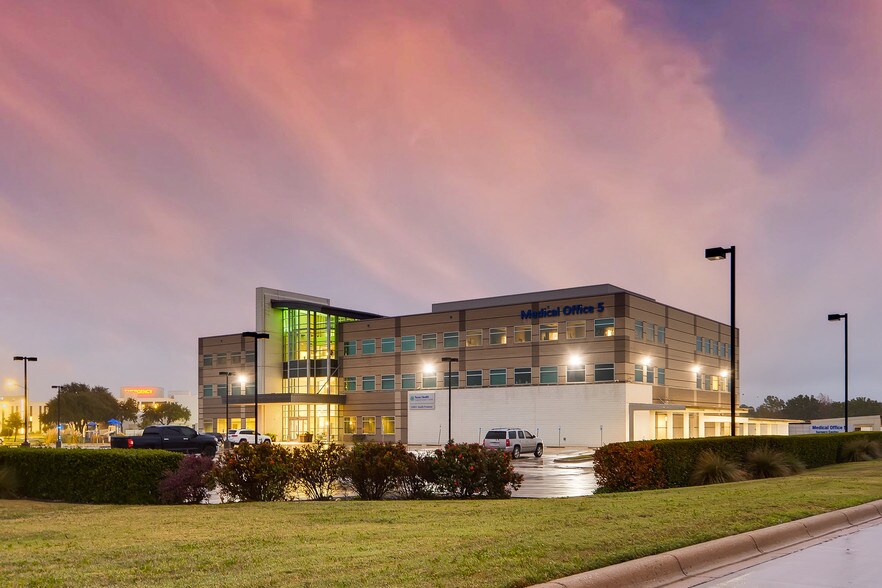 More Photos Of 12001 South Fwy, Burleson Medical For Lease