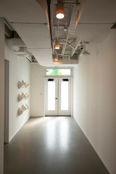 More Photos Of 729-733 Seward St, Los Angeles Loft Creative Space For Lease