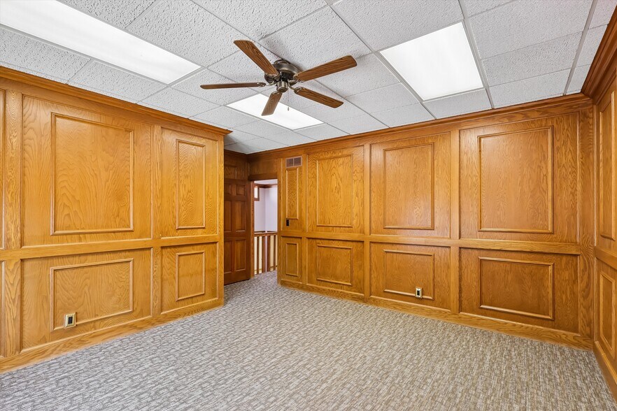 More Photos Of 535 Main St, Ames Office For Lease
