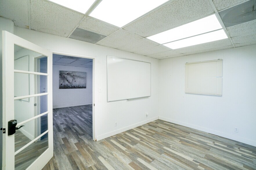 More Photos Of 13501 S Main St, Los Angeles Warehouse For Lease