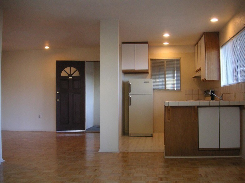 More Photos Of 800-812 Lyndon St, Monterey Apartments For Sale