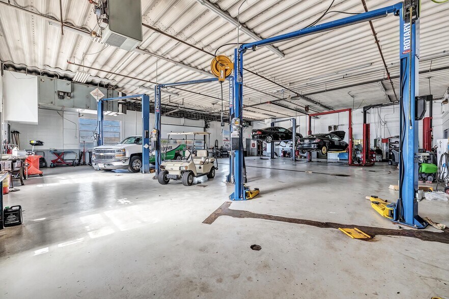 More Photos Of 1988 E Mason St, Green Bay Auto Dealership For Sale