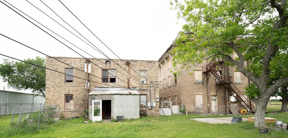 More Photos Of 601 E Avenue A, Robstown Hotel For Sale
