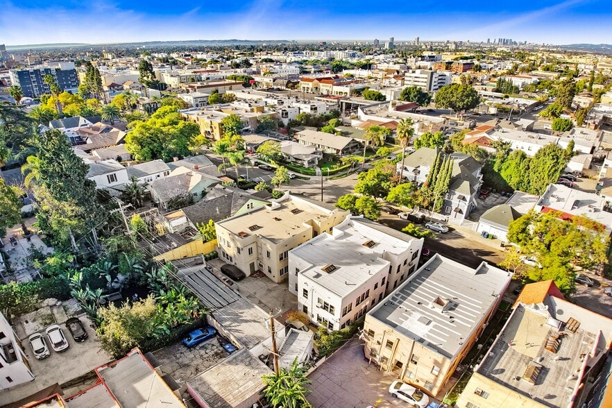 More Photos Of 852 N Oxford Ave, Los Angeles Apartments For Sale