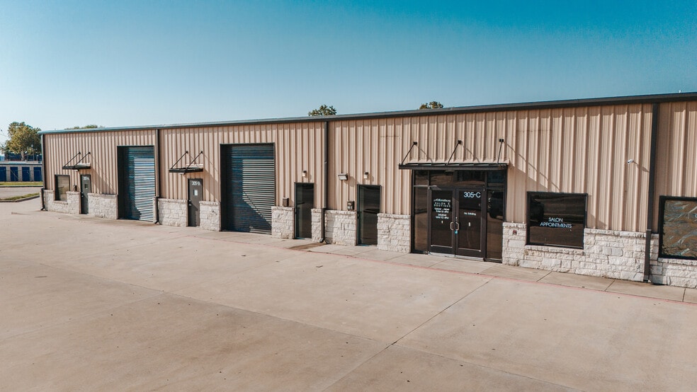 Primary Photo Of 305 Sam Houston Dr, Victoria Storefront For Lease