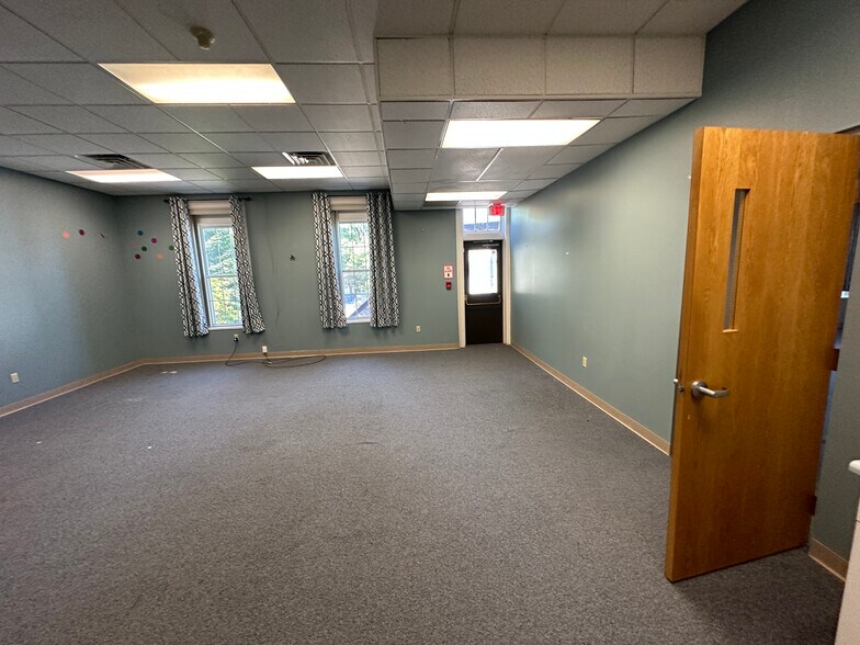 More Photos Of 314 Park St, Fulton Office For Sale