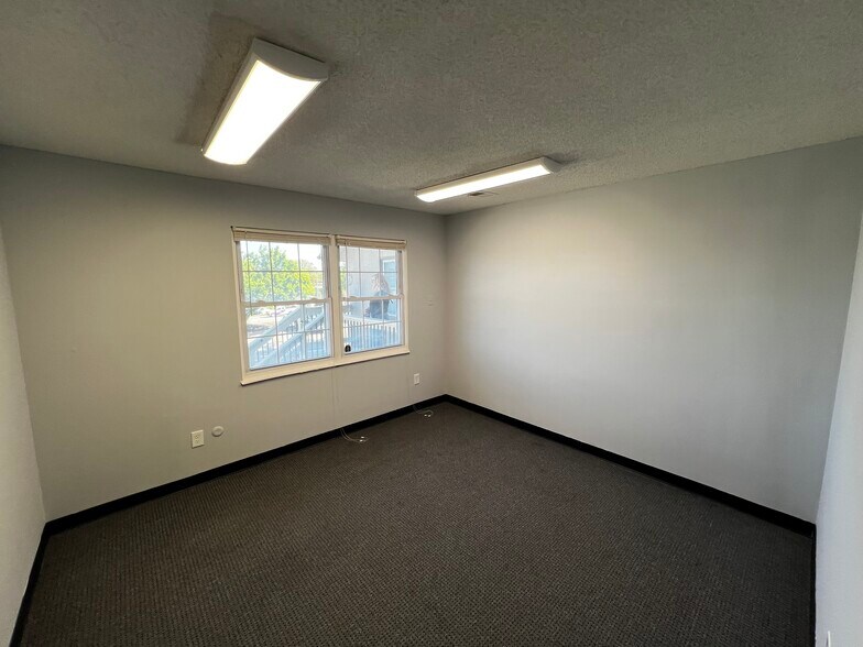 More Photos Of 8001 Shawnee Mission Pky, Shawnee Mission Office For Lease