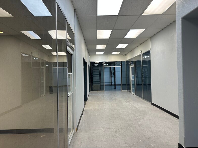 More Photos Of 9525 Owensmouth Ave, Chatsworth Research And Development For Lease