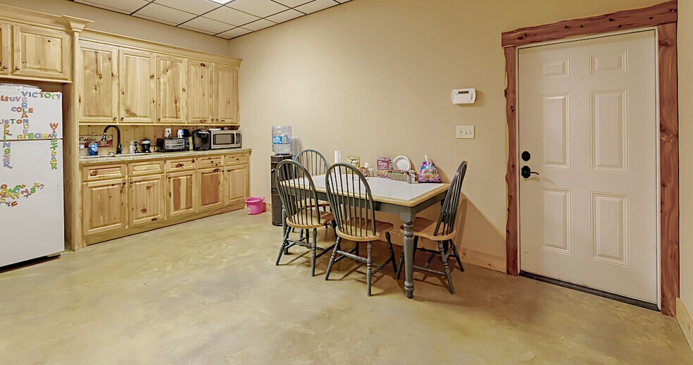More Photos Of 1274 Blake Rd, Conroe Office For Lease