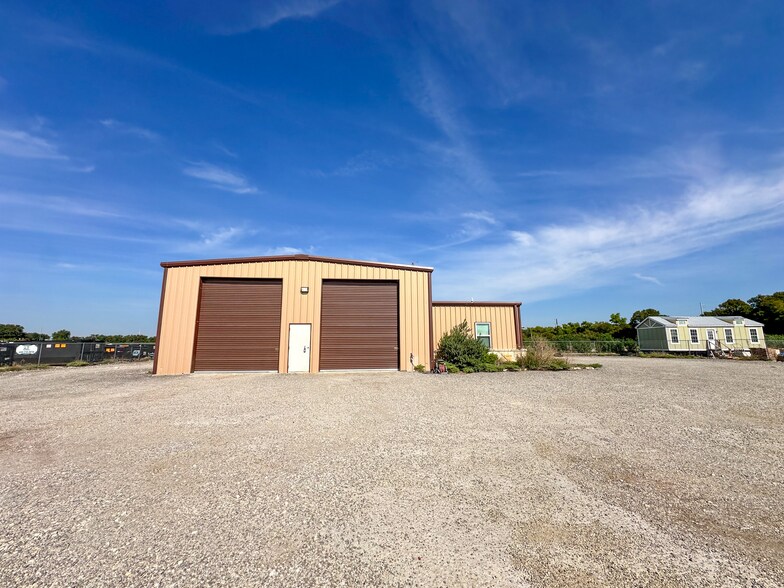 More Photos Of 7412-7420 Buttrum Way, New Braunfels Warehouse For Lease