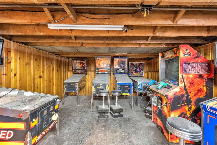 More Photos Of 29016 Ford Rd, Garden City Office For Sale