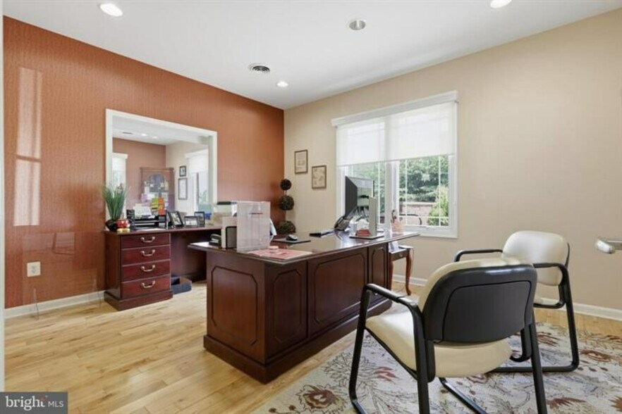 More Photos Of 23 S Colonial Dr, Hagerstown Office For Sale