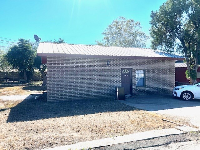 More Photos Of 4722 Business 181 N, Beeville Apartments For Sale