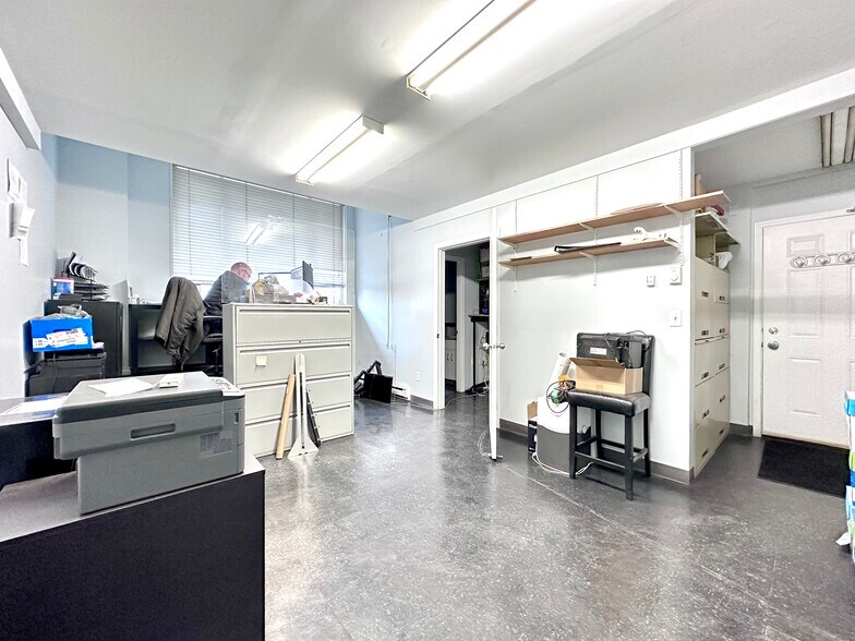 More Photos Of 1071 Eburne Pl, Richmond Manufacturing For Lease