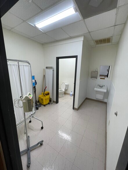 More Photos Of 2812 Williams St, Savannah Medical For Lease