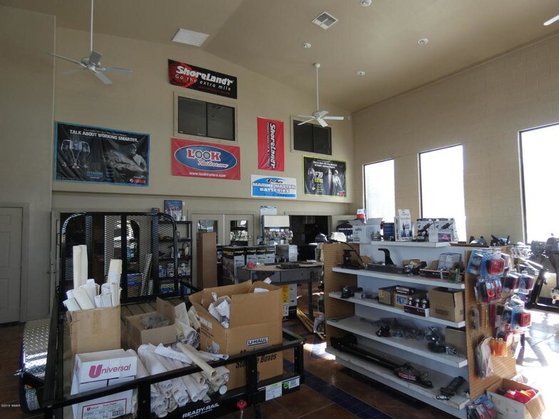 More Photos Of 3600 W White Mountain Blvd, Lakeside Showroom For Sale