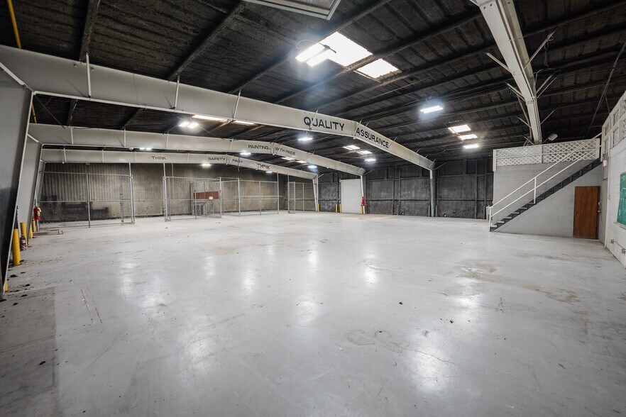 More Photos Of 801 Legion Dr, Dalton Distribution For Lease