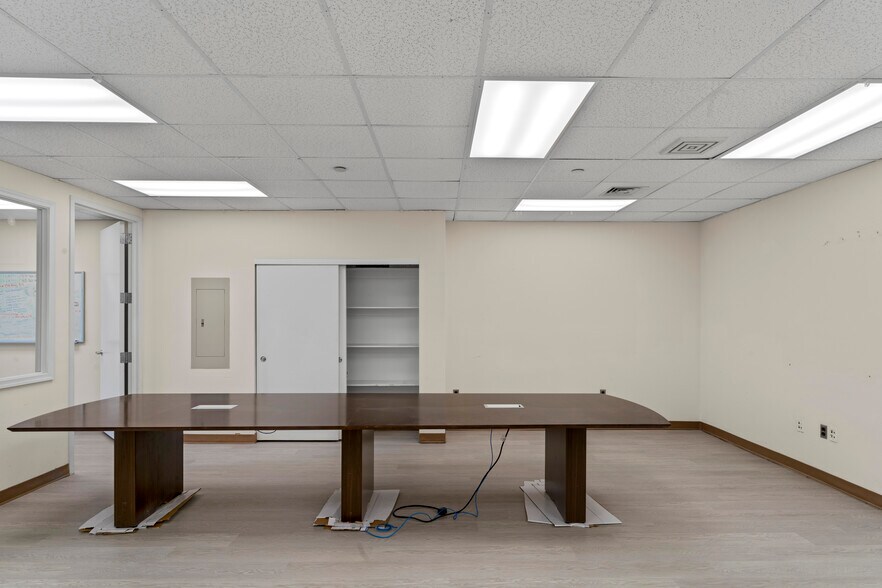 More Photos Of 14325 Willard Rd, Chantilly Office For Lease