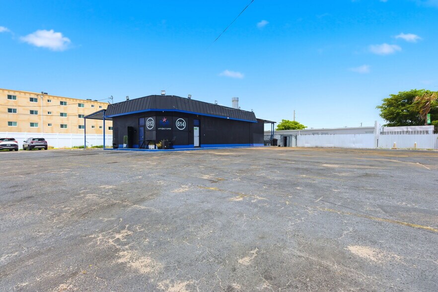 More Photos Of 612 N Dixie Hwy, Hollywood Auto Repair For Lease