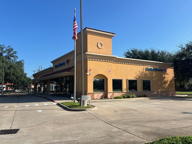 More Photos Of 10101 Westheimer Rd, Houston Bank For Lease