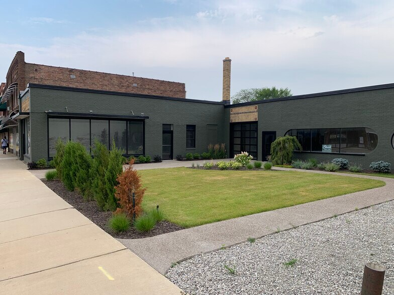 More Photos Of 804 W Main St, Owosso General Retail For Lease