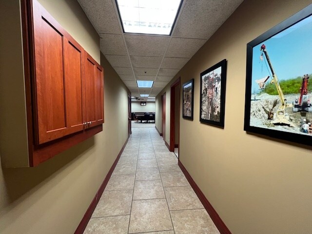 More Photos Of 707 Ridgeview Dr, McHenry Flex For Sale