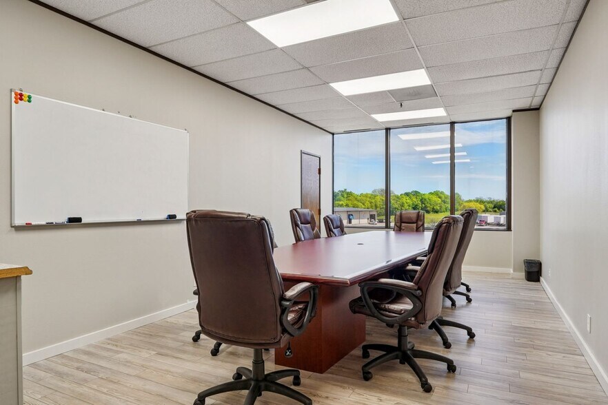 More Photos Of 1800 Teague Dr, Sherman Office For Sale