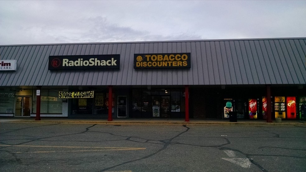 More Photos Of 300-499 Downtowner Plz, Coshocton General Retail For Sale