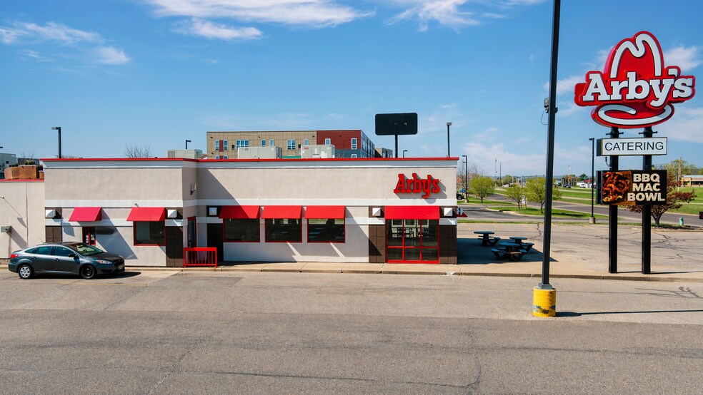 More Photos Of 2821 Hendrickson Dr, Eau Claire Fast Food For Sale