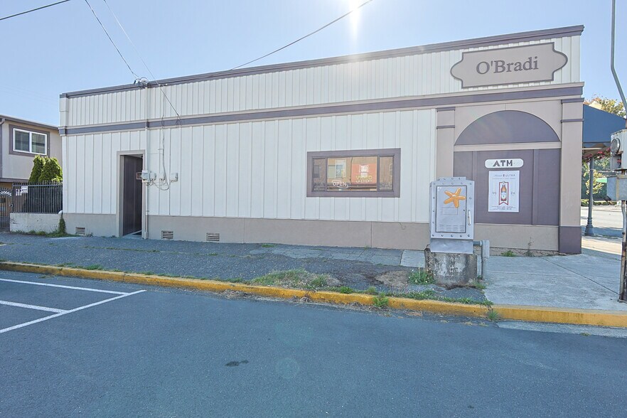 More Photos Of 702 Newmark St, Coos Bay Bar For Sale