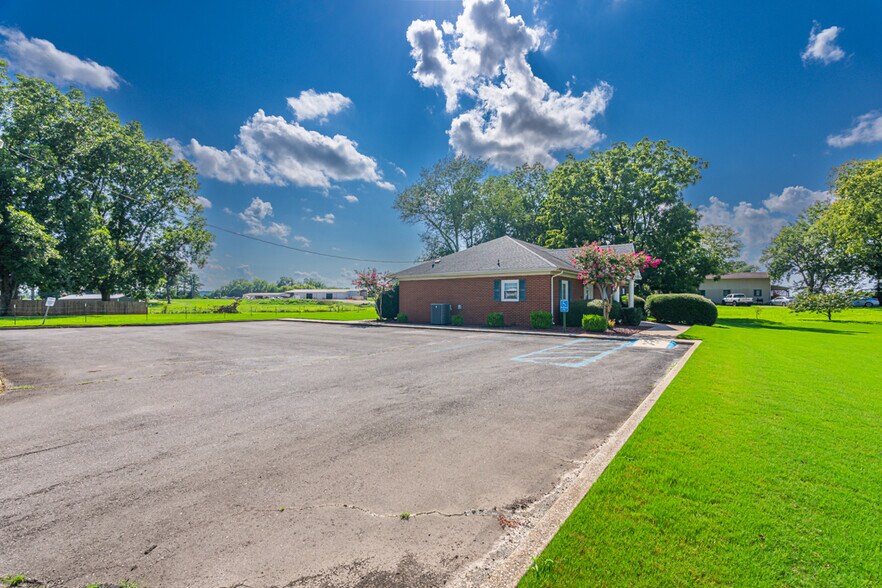More Photos Of 970 Highway 20, Tuscumbia Office For Lease