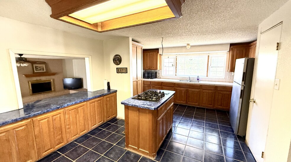 More Photos Of 1310 County 145 rd, Midland Flex For Sale