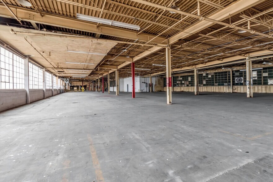 More Photos Of 54 Church St, Le Roy Manufacturing For Lease