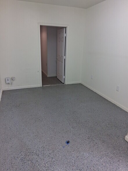 More Photos Of 1605 W Broadway Rd, Phoenix Warehouse For Sale