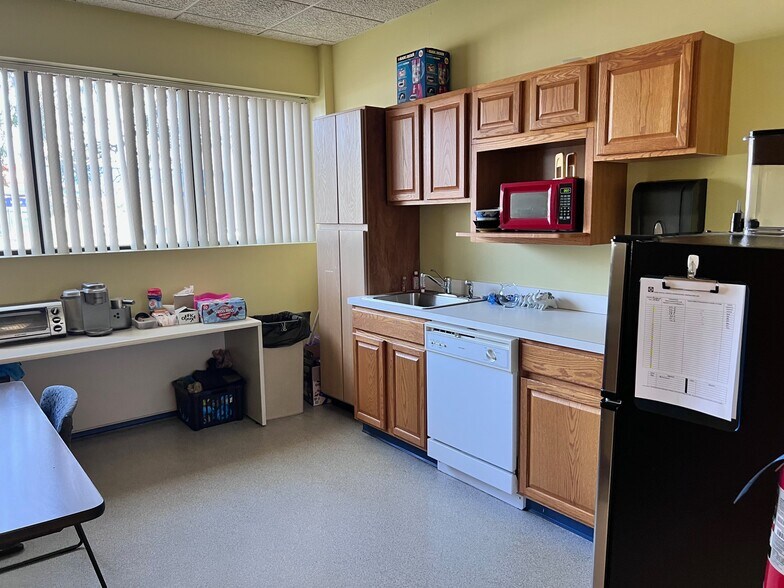 More Photos Of 5121 Mahoning Ave, Youngstown Medical For Lease