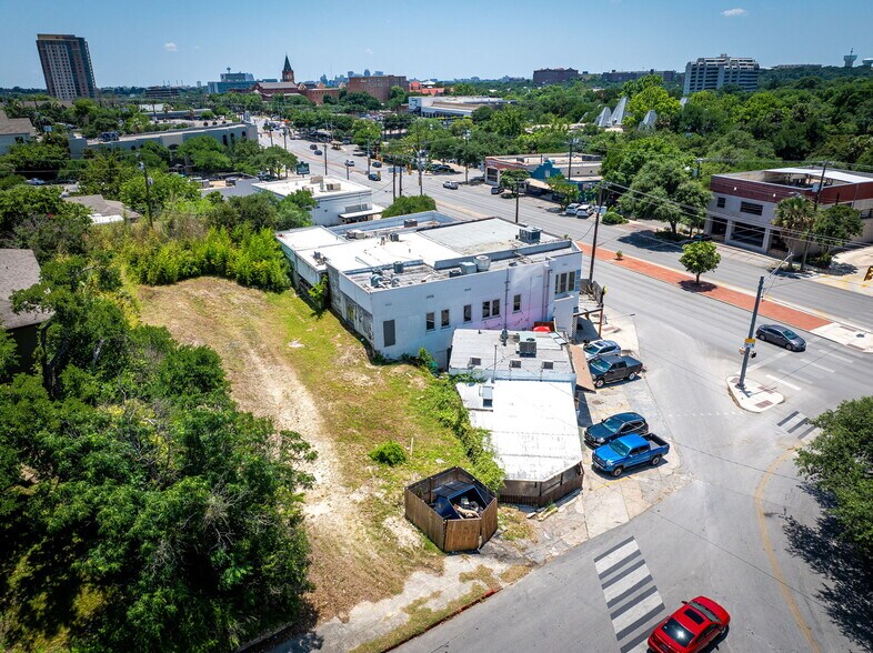 More Photos Of 5050 Broadway, Alamo Heights Restaurant For Sale